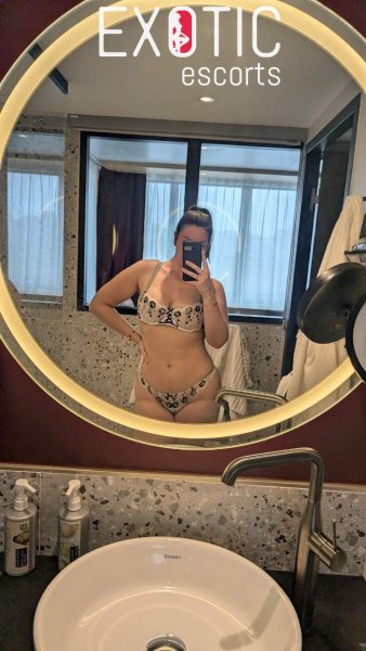 Khloé Roy — 6